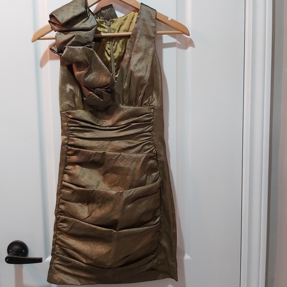 Jessica McClintock MetalicGold Ruffled Cocktail Dress necklace included - Picture 11 of 14
